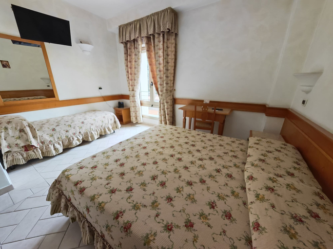 Bedroom 3, Hotel Pace, Foggia
