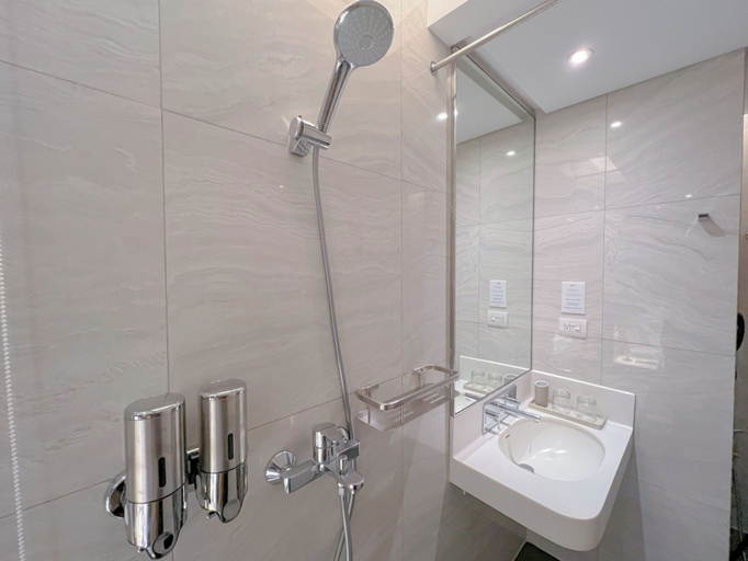 Bathroom 3, MCollection - Newport Stay by Runway Manila & Attractions, Pasay City