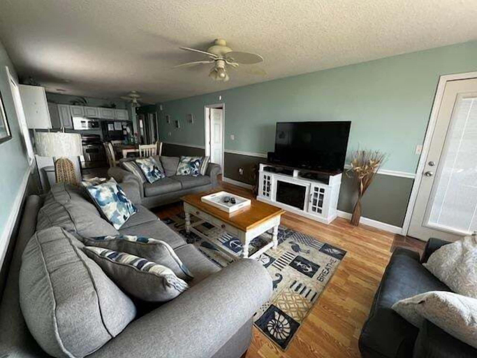Living area 4, Boston Commons 101 3 Bedroom Condo by RedAwning, Horry