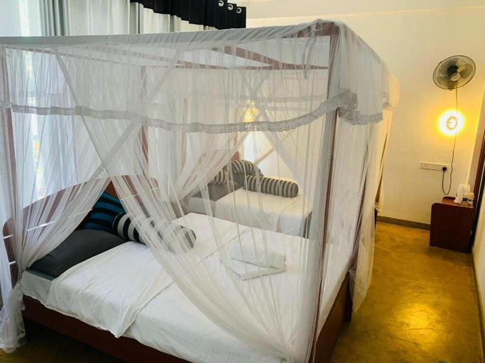 Room 4, Nat City, Ella