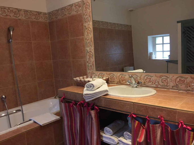 Bathroom 5, Les Aiguières en Provence, Drôme
