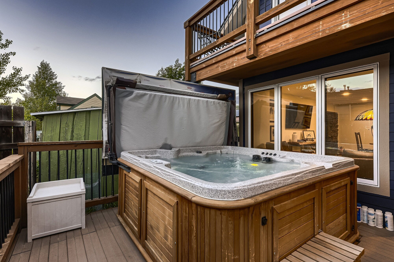 Outdoor spa tub 4, Abbett Placer Historic 7 Bedroom Home by RedAwning, Summit
