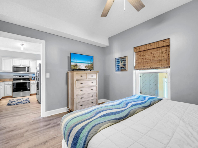 Room 3, Emerald Isle Resort 1306, Bay