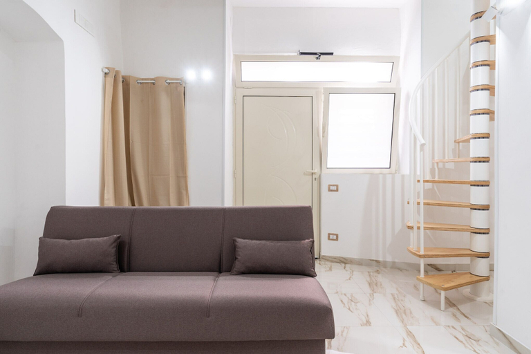 Room 5, Mifra n 1 in Bari With 1 Bedrooms and 1 Bathrooms, Bari