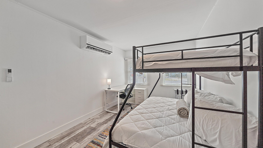 Room 4, Urban Nest On 8th 4 Bedroom Home, Sarasota