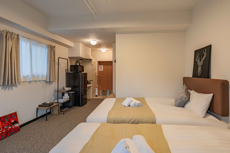 Room 4, b&Tsutenkaku, Osaka