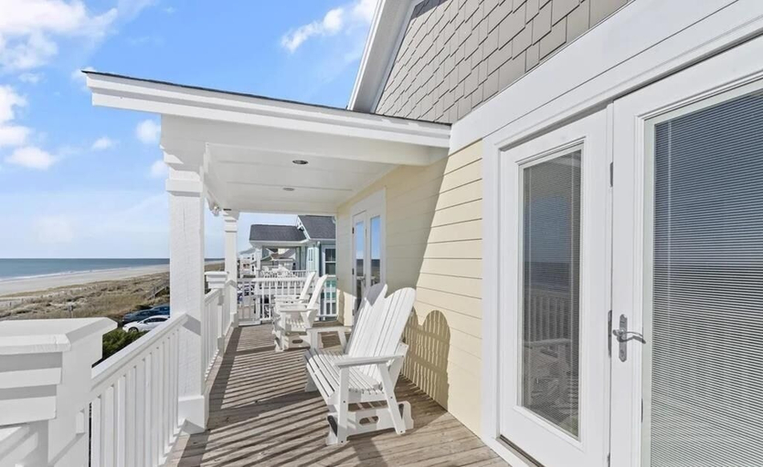 Property grounds 4, 1 Ez Access 4 Bedroom Home by RedAwning, Brunswick