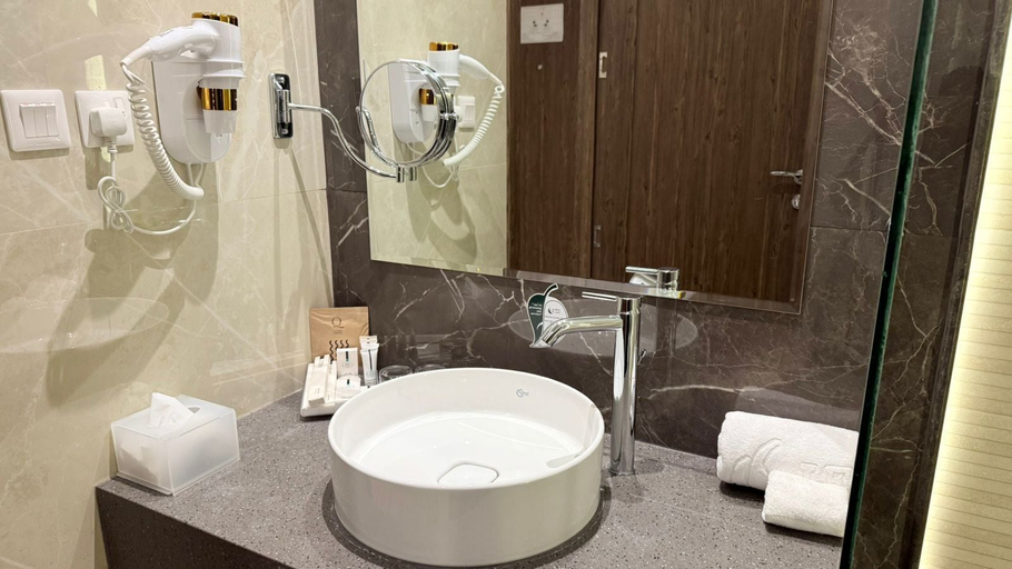 Bathroom 5, Le Reve Hotel, Taif