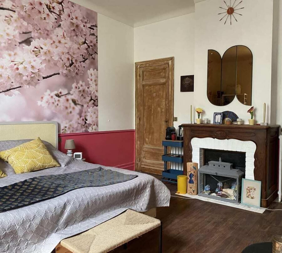 Room 2, L'Entre-Deux, Gironde
