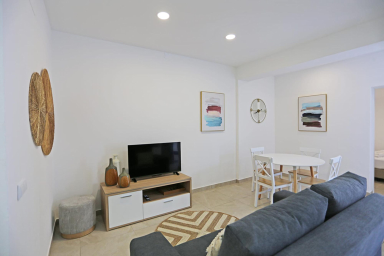 Room 3, B88 - Mendon a Street Apartment, Lagos