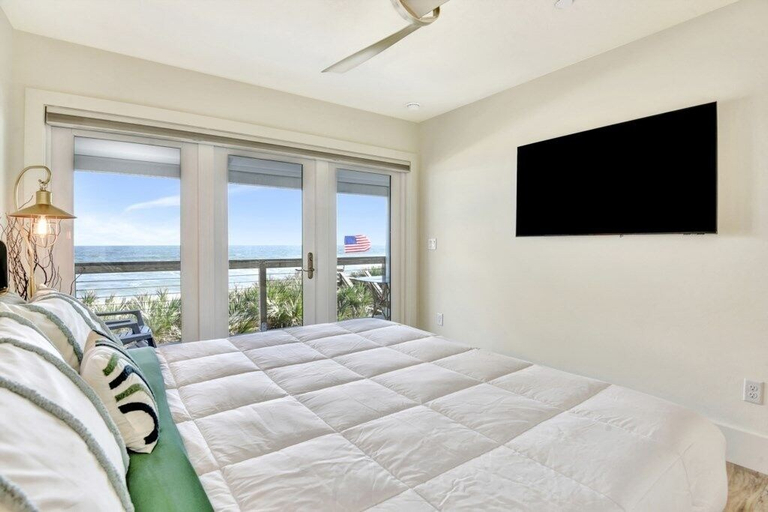 Room 2, The White House On Flagler Beach - Unit 22 2 Bedroom Home, Flagler