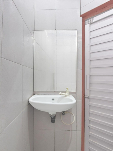 Bathroom 2, Hotel O Oteng Stay, Semarang