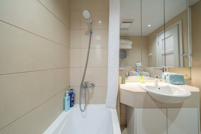 Bathroom 4, Tyms Family APT Spacious 3BR for Groups & Families, Shanghai