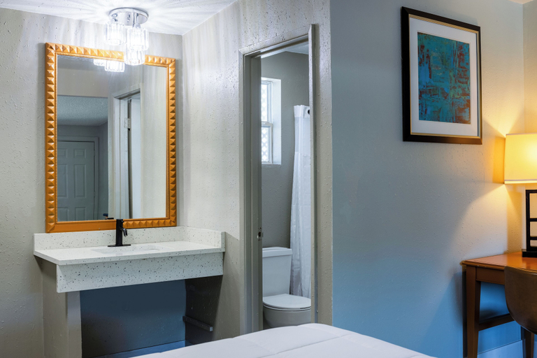Bathroom 5, Motel 6 – Aberdeen, WA, Grays Harbor