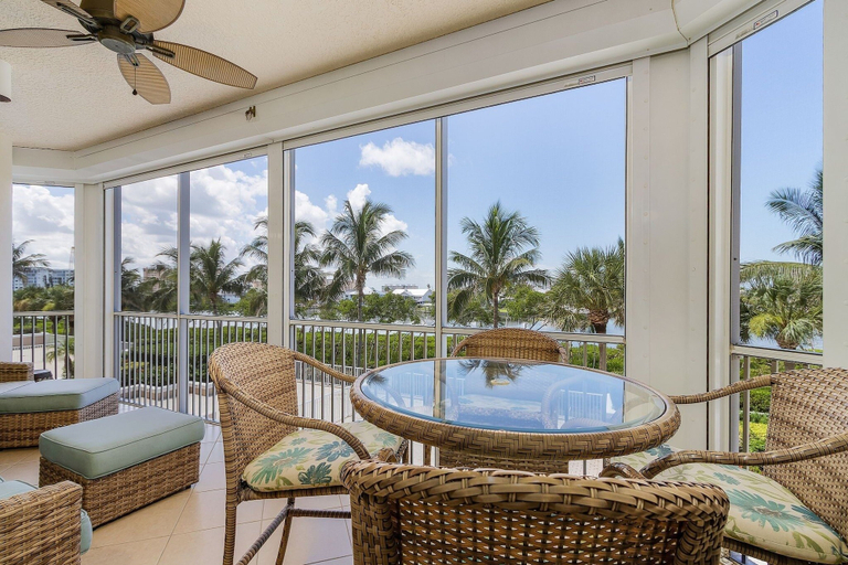Outdoor dining, Waterside #835: Bayscape Bliss 3br/2ba Condo W/ Pool! 3 Bedroom Condo, Lee