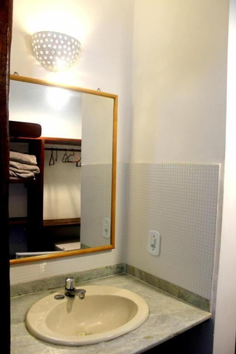 Bathroom 4, Rede Andrade Galeão, Porto Seguro