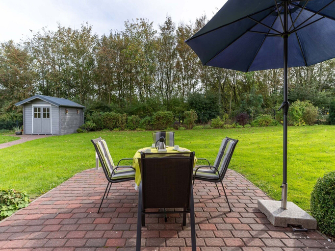 Garden 3, Apartment in Garding Near North Sea & Cycling Paths, Nordfriesland