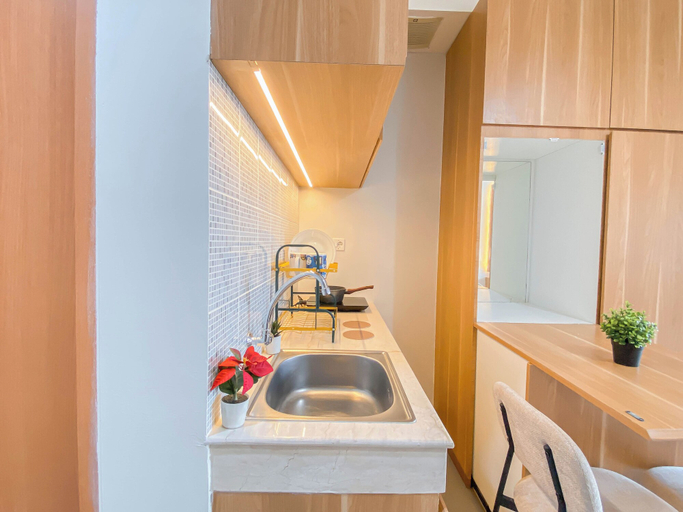 Private kitchen 4, Simple Look Studio Apartment At Evenciio Margonda Near Station, Depok