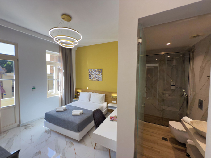 Room 3, Deluxe Center Suites, Crete