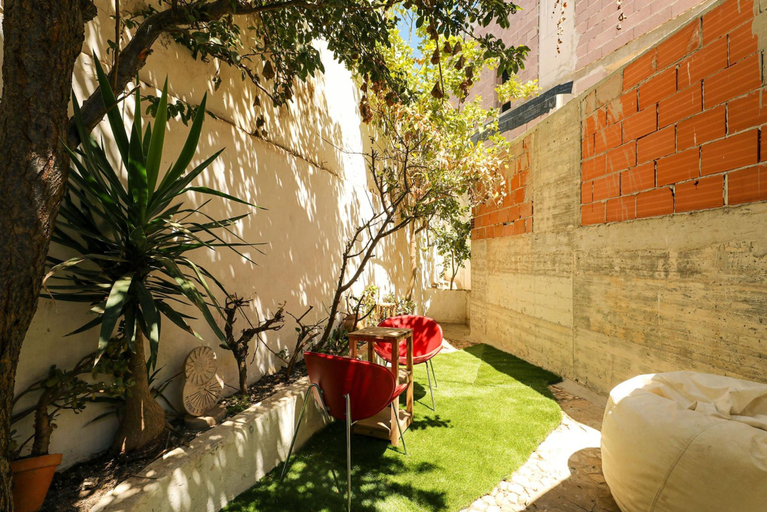 Room 4, A74 - Rua do Canal 1 Bed Flat, Lagos