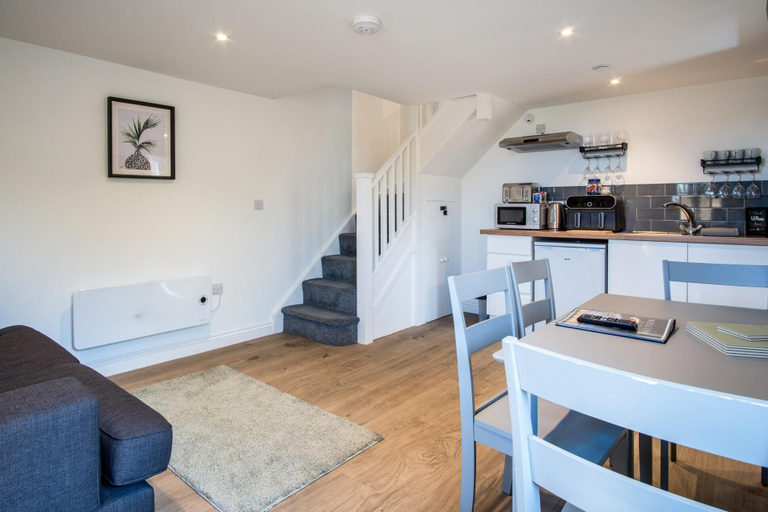 Dining 4, Welcome Lodge - 1 Bedroom Cottage - Llanrhidian, Swansea