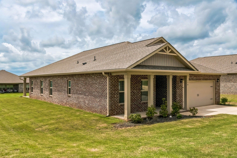 Exterior 4, Charming 4br Ranch-style Home Corner Lot 4 Bedroom Home, Madison