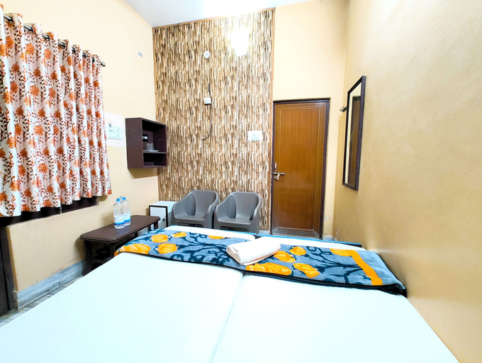 Room 4, Hotel Teerth Guest House Varanasi, Varanasi
