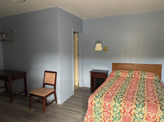Room 5, Shady Grove Motel, Hanover