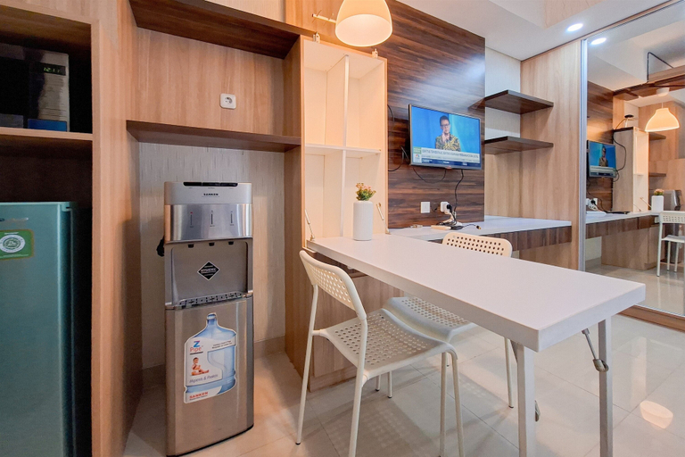 In-room dining, Studio Near Summarecon Mall Serpong At Paramount Skyline Apartment, Tangerang