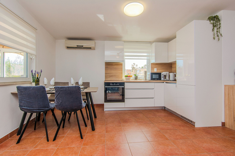 Private kitchen, Apartment Zenko, Vir