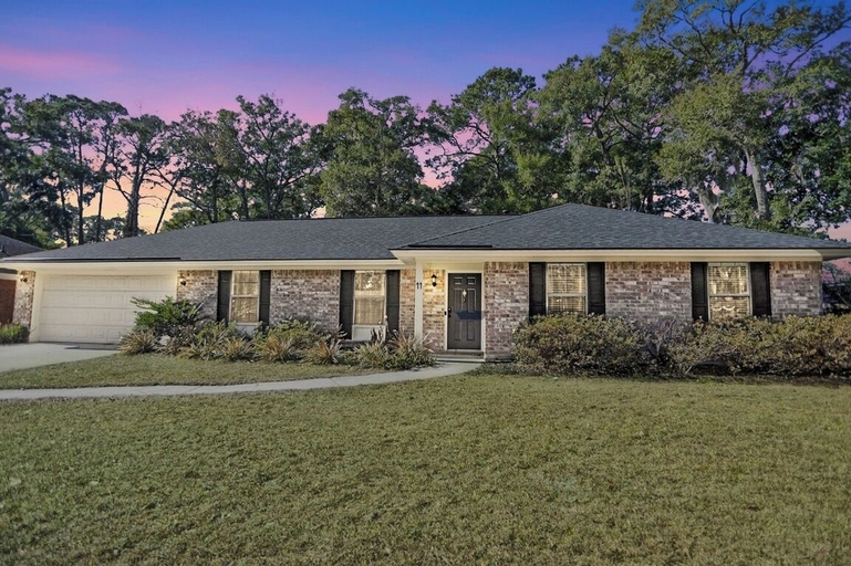 Front of property 2, Family-Friendly Home w Spa Near Beach, Chatham