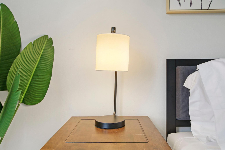 Interior detail 3, Charming 1BR in Old Irving - Cullom B3, Cook