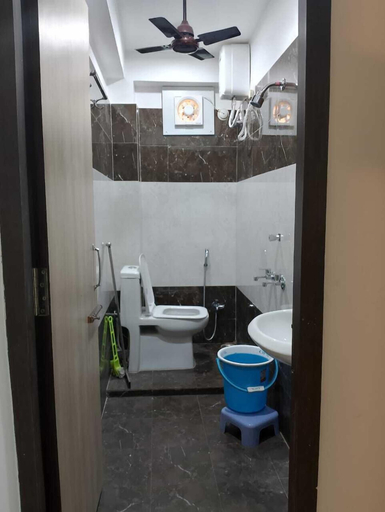 Bathroom, Akay Guest House, Varanasi