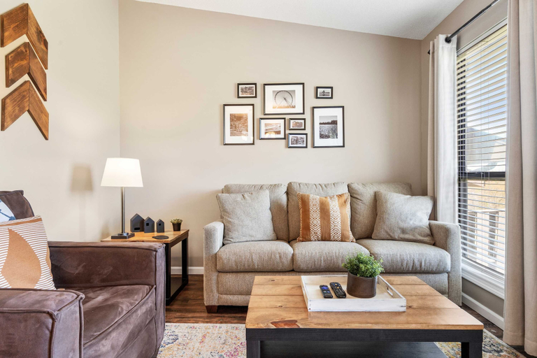 Others 1, Luxurious Golf Front - Home for 4, Taney