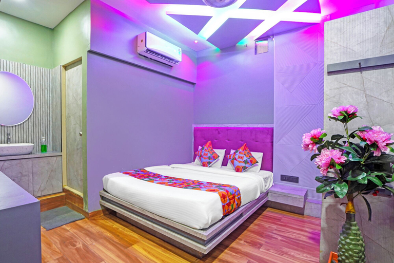 Room 5, Via Arya, Pune