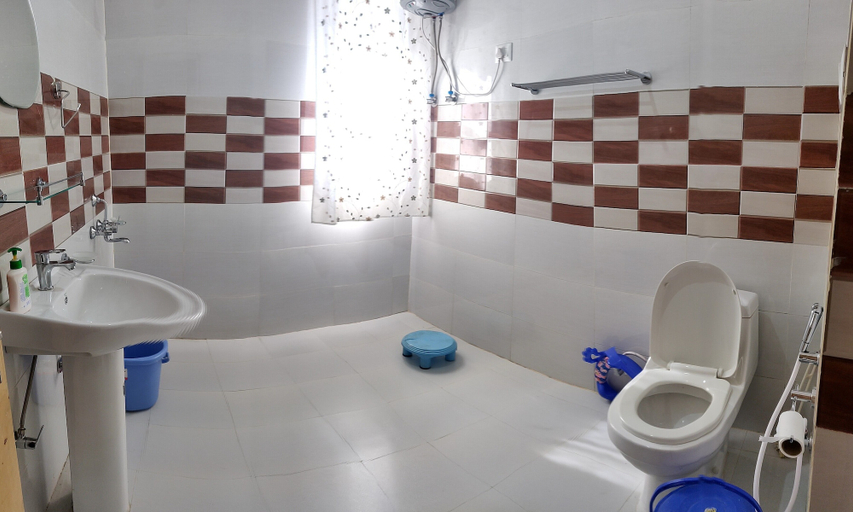 Bathroom 3, Camp Oak View, Kangra