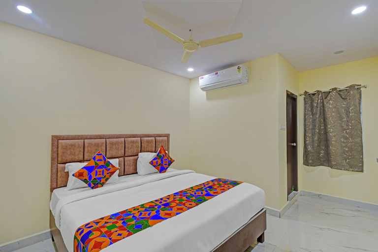 Room 4, Fabhotel Srikara Grand Luxury Rooms, Ranga Reddy