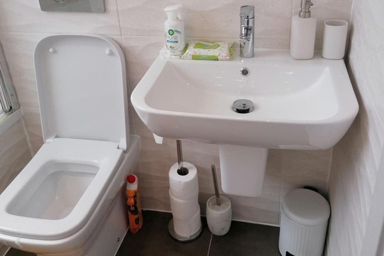 Bathroom 2, 1-bed Apt Sleeps 2 With Free Parking, Sheffield
