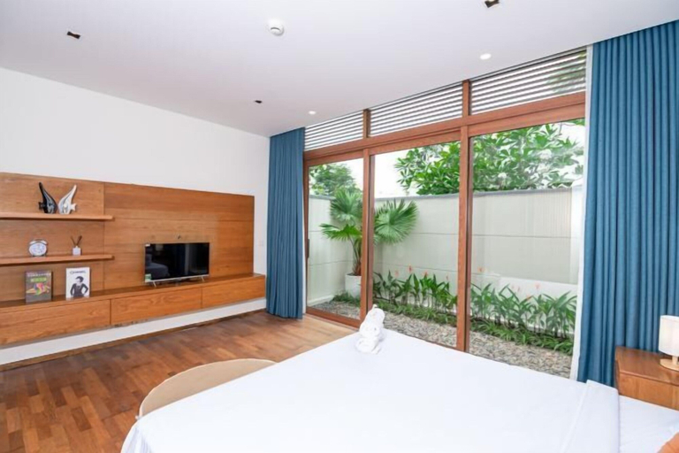 Room 2, Stunning Luxury Villas with Expansive Grounds: An Unforgettable Experience, Da Nang