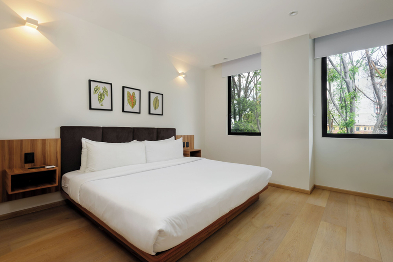 Room 2, Chihuahua 230 by Wynwood House, Mexico City