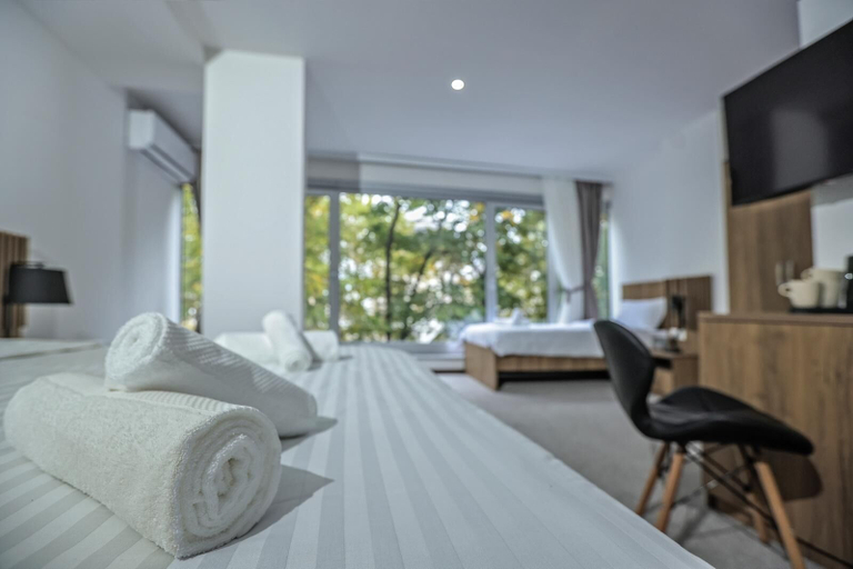Room 2, Hotel Riverside