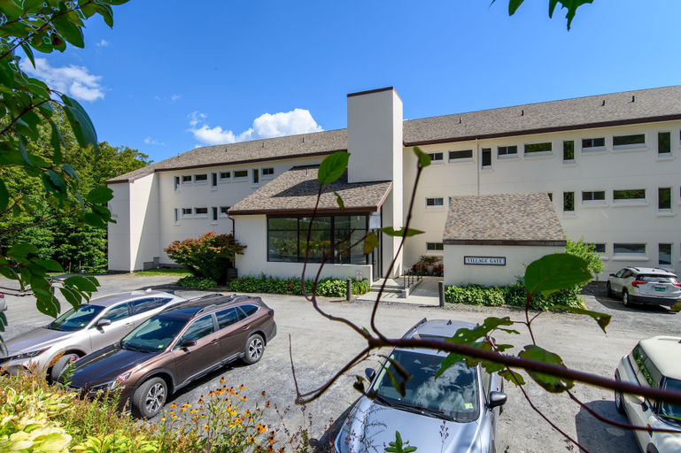 Property grounds 2, 203 Village Gate 1 Bedroom Condo, Washington