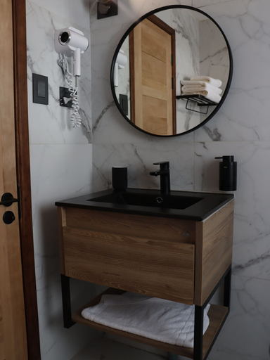 Room 5, KalaMar Hotel, Valparaíso