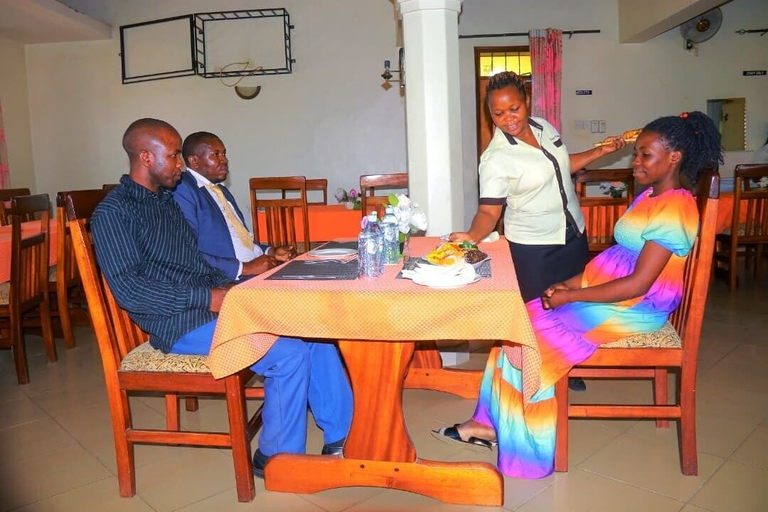 Room, IHURU 50 HOTEL AND GARDENS, Busongora