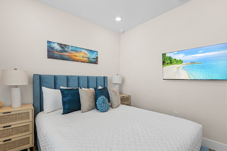 Room 2, 209 Seabreeze Escape: NEW Spacious 5-Bedroom Pool Home 5 Home, Lee