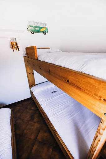 Bedroom 2, Loredo Surf House, Cantabria