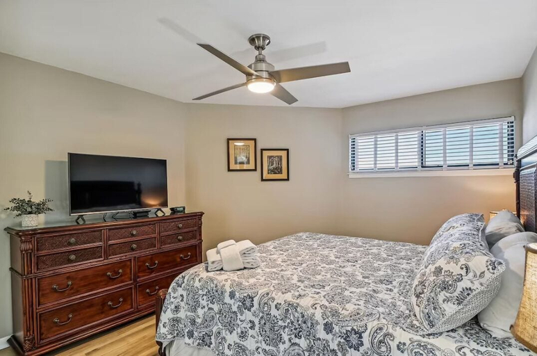 Room 5, Aquavista 603w, Bay