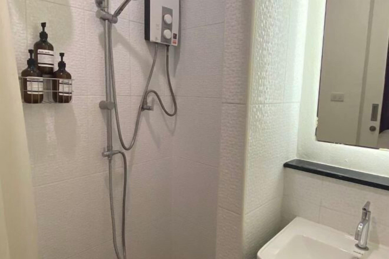 Bathroom 3, Durian Family Hotel, Huai Kwang