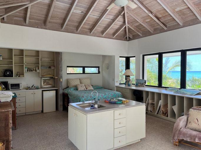 Room 4, Hohum - Private Beachfront House On Exclusive Windermere 3 Bedroom Home