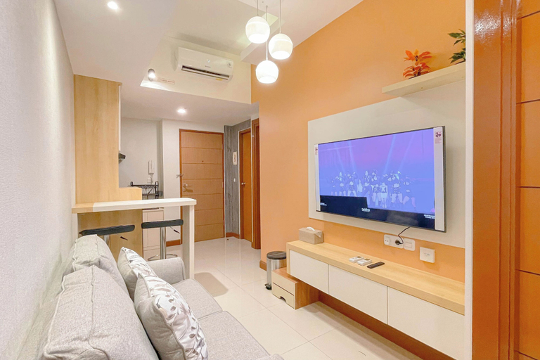 Interior, Compact Chic 2Br At Vida View Makassar Apartment, Makassar